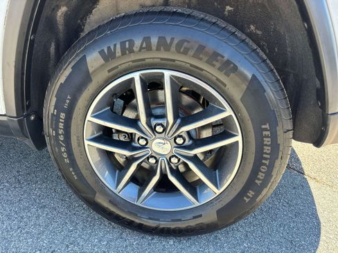 Certified 2017 Jeep Grand Cherokee Limited AWD/4WD image 12