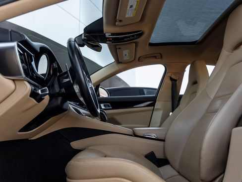 Certified 2018 Porsche Panamera image 21