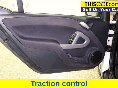 Used 2014 smart fortwo passion RWD image 17