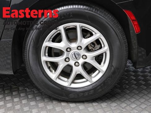 Used 2023 Chrysler Pacifica Touring-L FWD image 8