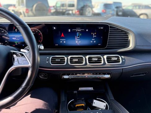 Used 2024 Mercedes-Benz GLS 450 4MATIC image 9