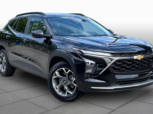 Used 2024 Chevrolet Trax LT FWD image 3