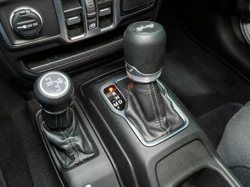 Used 2025 Jeep Wrangler Sahara image 22