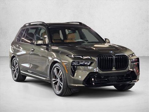 Used 2024 BMW X7 xDrive40i w/ M Sport Package AWD/4WD image 3