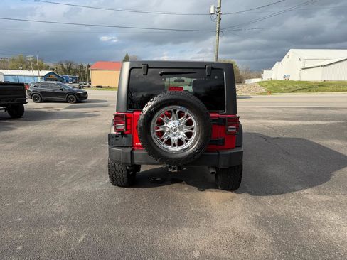 Used 2012 Jeep Wrangler Unlimited Sport image 4