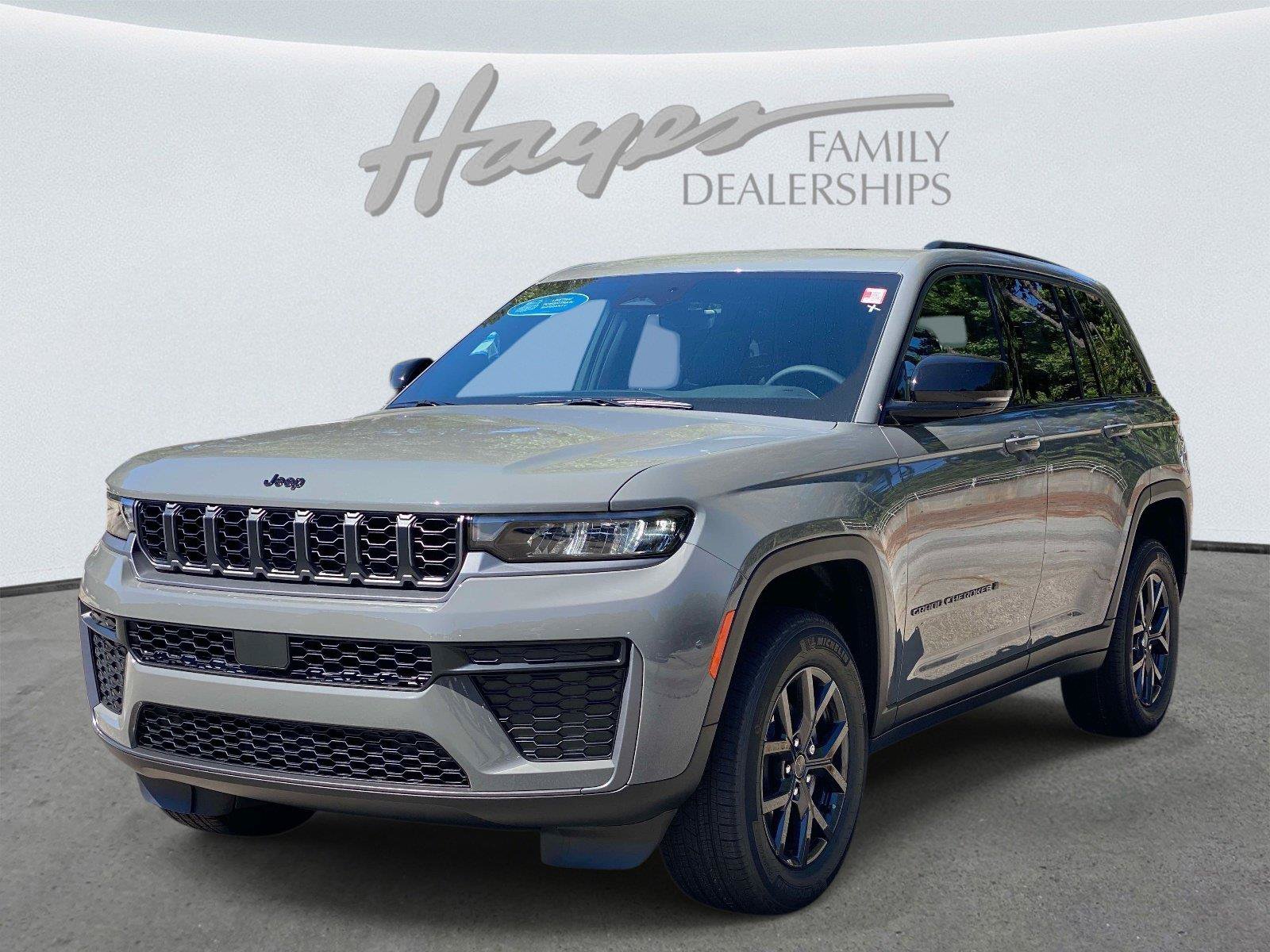 New 2027 Jeep Grand Cherokee Altitude RWD image 4