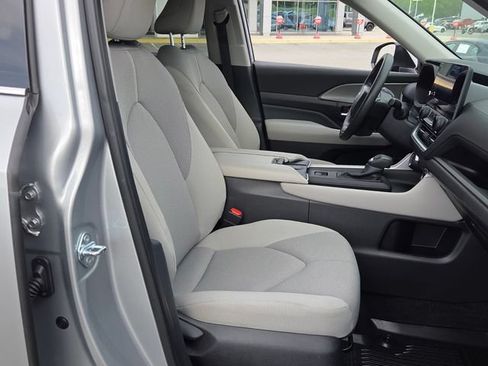 Certified 2025 Toyota Grand Highlander FWD image 16