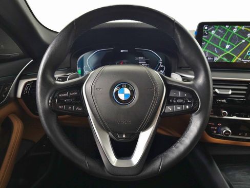 Used 2023 BMW 530e xDrive w/ Premium Package image 21