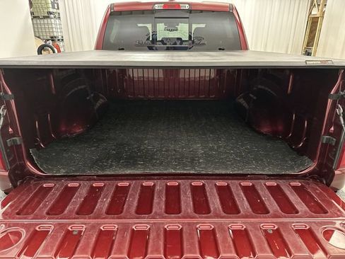 Used 2019 RAM 1500 Laramie AWD/4WD image 25