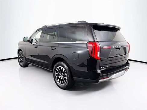 Used 2025 Ford Expedition Platinum image 5