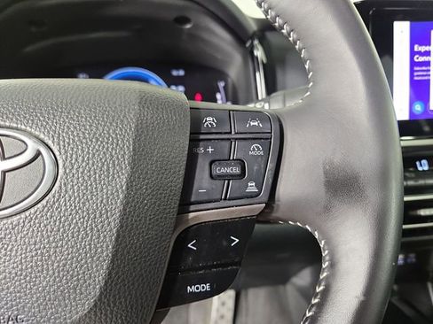 Used 2025 Toyota Camry SE image 24