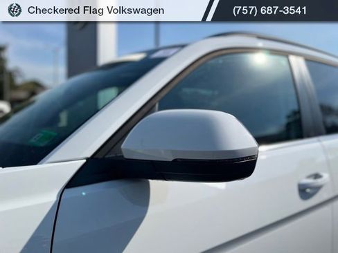 Used 2025 Volkswagen Atlas SE image 2