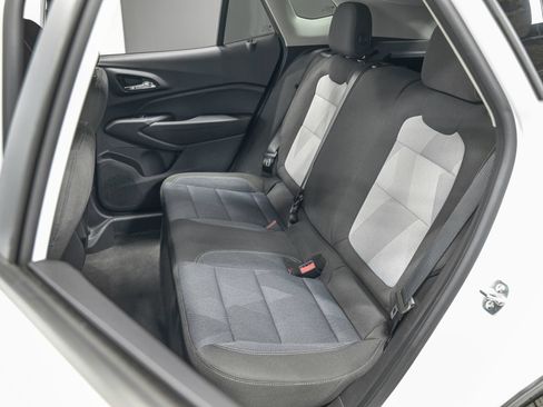 Used 2025 Chevrolet Trax LS FWD image 28