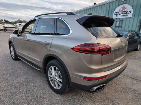 Used 2016 Porsche Cayenne AWD/4WD image 12