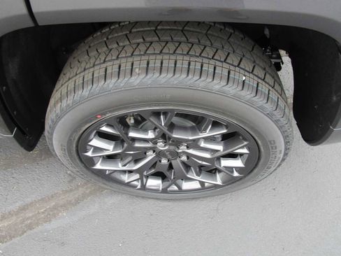 New 2025 Jeep Grand Cherokee Summit image 9