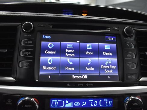 Used 2019 Toyota Highlander SE w/ Nightshade Edition AWD/4WD image 26