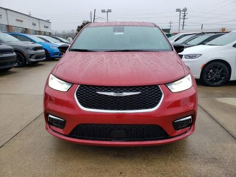 New 2026 Chrysler Pacifica Select image 2