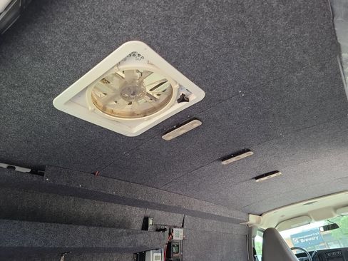 Used 2018 Chevrolet Express 2500 Extended image 37