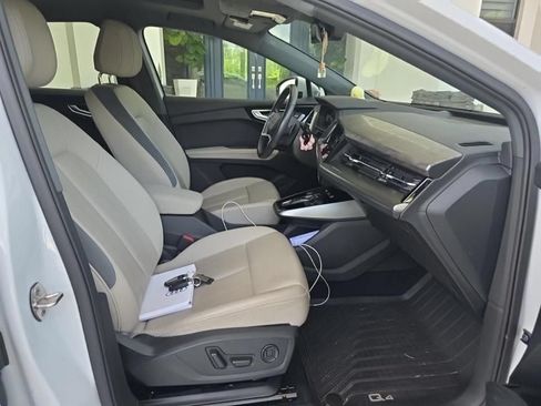 Used 2023 Audi Q4 e-tron Prestige AWD/4WD image 5