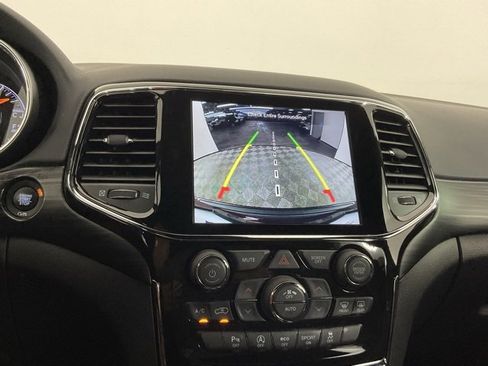 Used 2021 Jeep Grand Cherokee Laredo X image 11