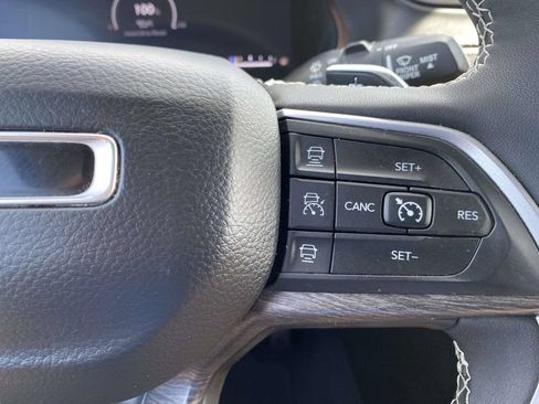 Used 2023 Jeep Grand Cherokee L Limited AWD/4WD image 37