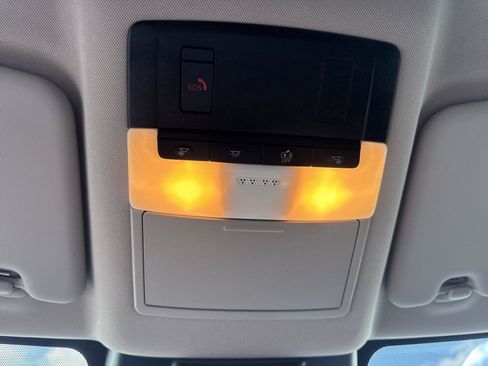 Used 2025 Nissan Rogue SV FWD image 29