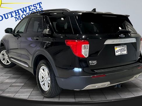 Used 2022 Ford Explorer XLT w/ Equipment Group 202A AWD/4WD image 5