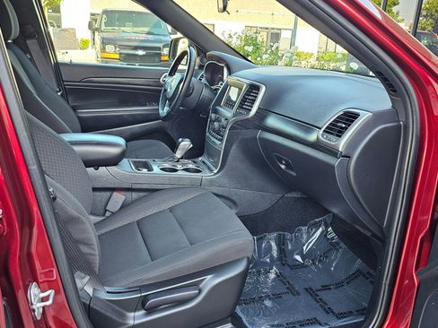 Used 2021 Jeep Grand Cherokee Laredo image 29