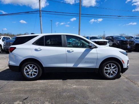 Used 2023 Chevrolet Equinox LS w/ LS Convenience Package AWD/4WD image 6