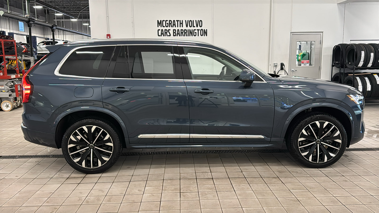 New 2026 Volvo XC90 T8 Plus w/ Protection Package Premier AWD/4WD image 4