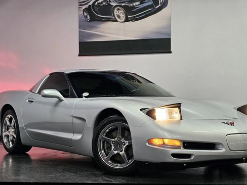 Used 2002 Chevrolet Corvette Coupe w/ Preferred Equipment Group2 image 1