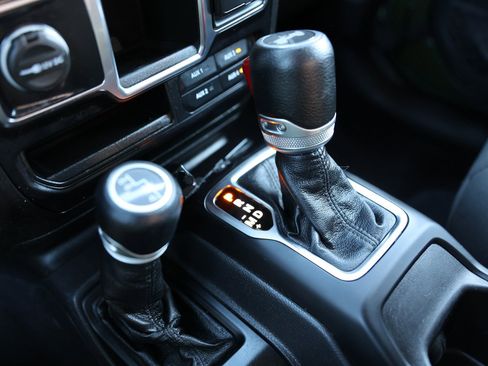 Used 2021 Jeep Wrangler Unlimited Sport image 33