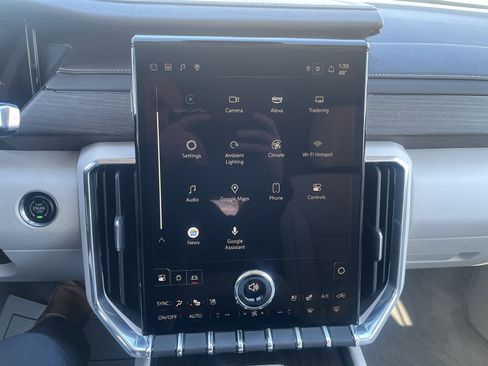 Used 2025 GMC Acadia Denali image 29