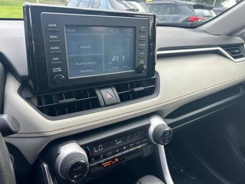Used 2019 Toyota RAV4 XLE FWD image 28