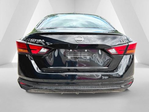 Used 2024 Nissan Altima 2.5 SV FWD image 6