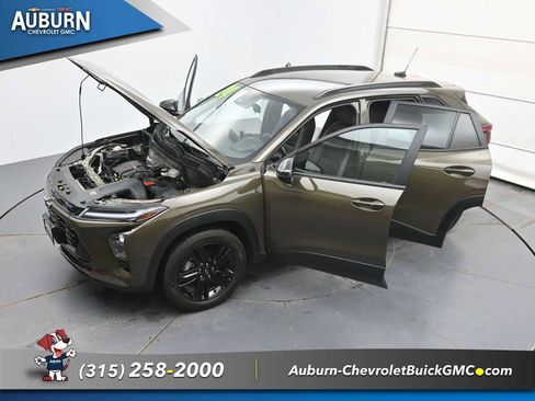 Used 2024 Chevrolet Trax ACTIV FWD image 35