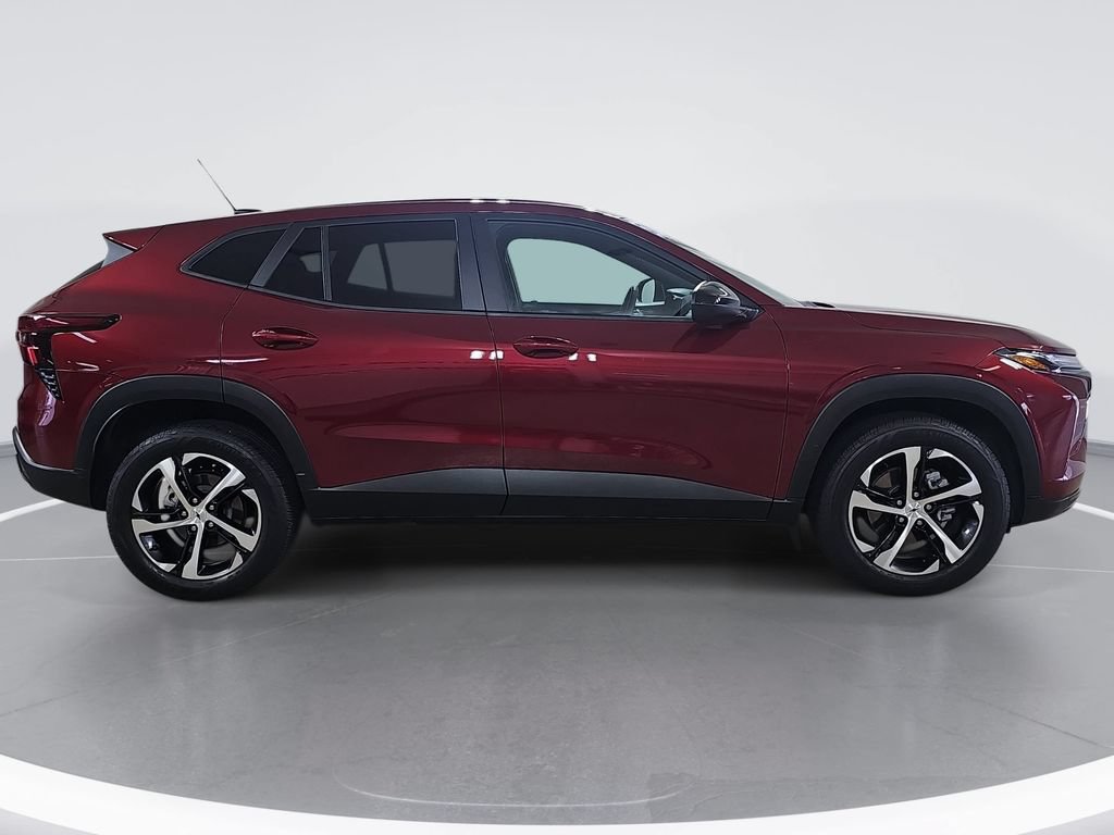 Certified 2024 Chevrolet Trax RS FWD image 2
