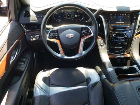 Used 2016 Cadillac Escalade Luxury AWD/4WD image 13