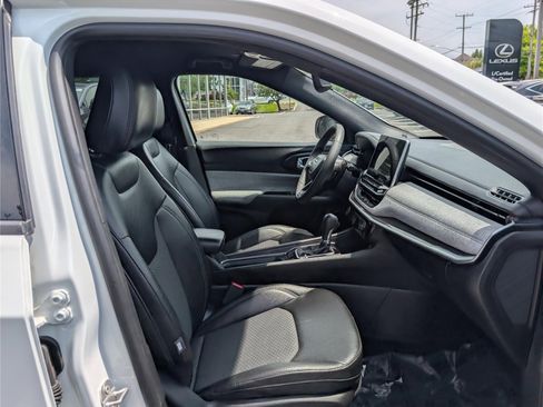 Used 2024 Jeep Compass Latitude AWD/4WD image 11