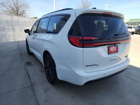 New 2026 Chrysler Pacifica Limited AWD/4WD image 23