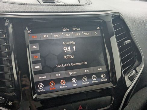 Used 2019 Jeep Cherokee Limited AWD/4WD image 17