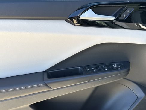 Used 2025 Volkswagen Taos S image 7