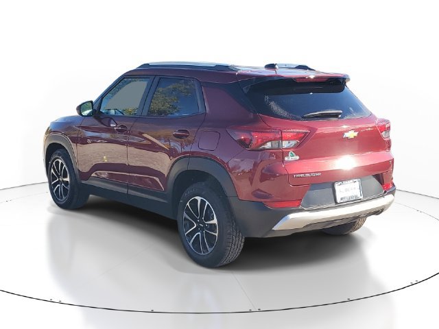 Used 2025 Chevrolet TrailBlazer LT FWD image 3