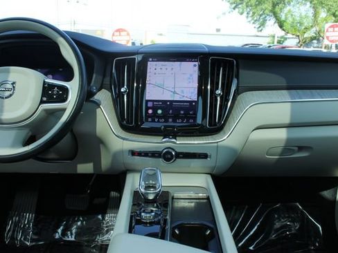 Used 2022 Volvo XC60 B5 Inscription w/ Advanced Package AWD/4WD image 18