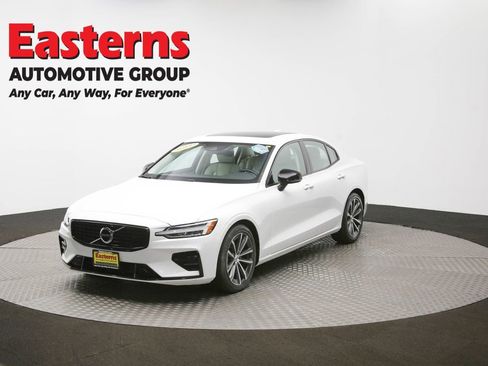 Used 2022 Volvo S60 B5 Momentum image 55