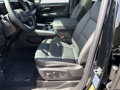 New 2026 Chevrolet Suburban Z71 w/ Z71 Off-Road Package AWD/4WD image 23