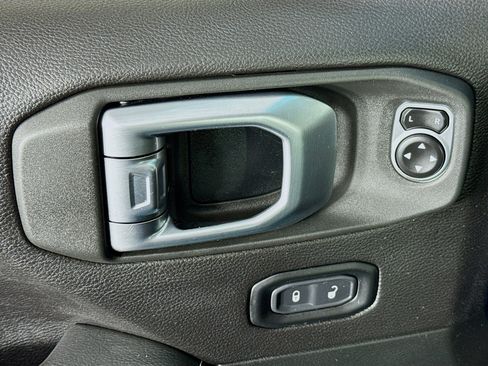 Used 2019 Jeep Wrangler Unlimited Sahara w/ Dual Top Group image 23