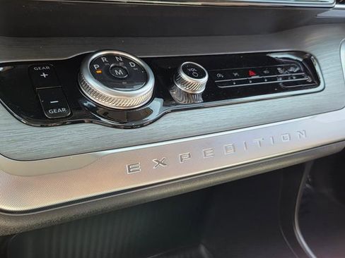 New 2026 Ford Expedition Max Platinum image 19