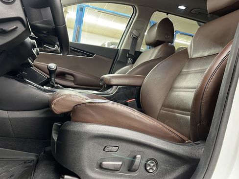 Used 2019 Kia Sorento SX image 12