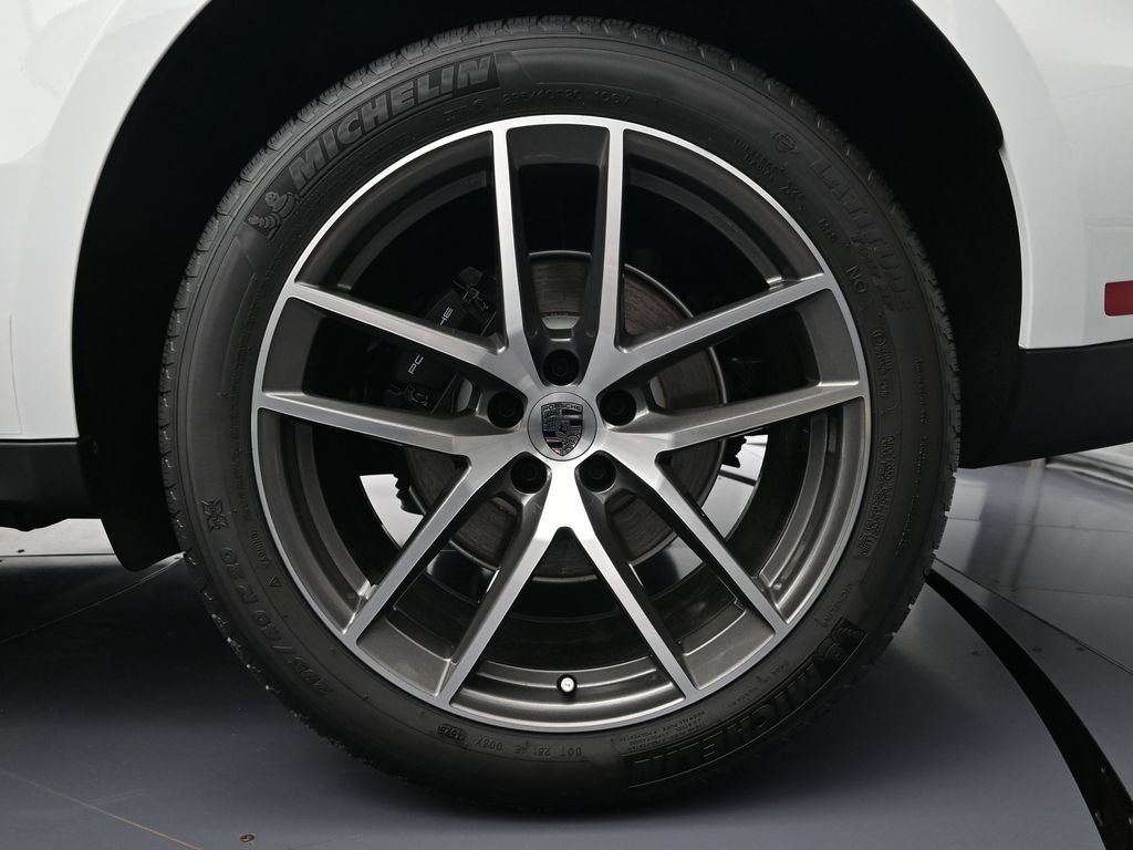 Certified 2026 Porsche Macan AWD/4WD image 26